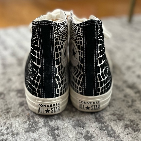 Women’s Converse for sale! - Picture 3 of 4